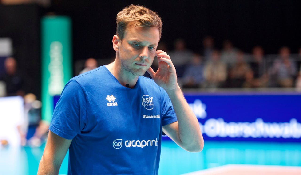 War auch im Sommer fast durchweg für den Volleyball unterwegs: Dachaus Coach Patrick Steuerwald. <br>Foto:  Günter Kram