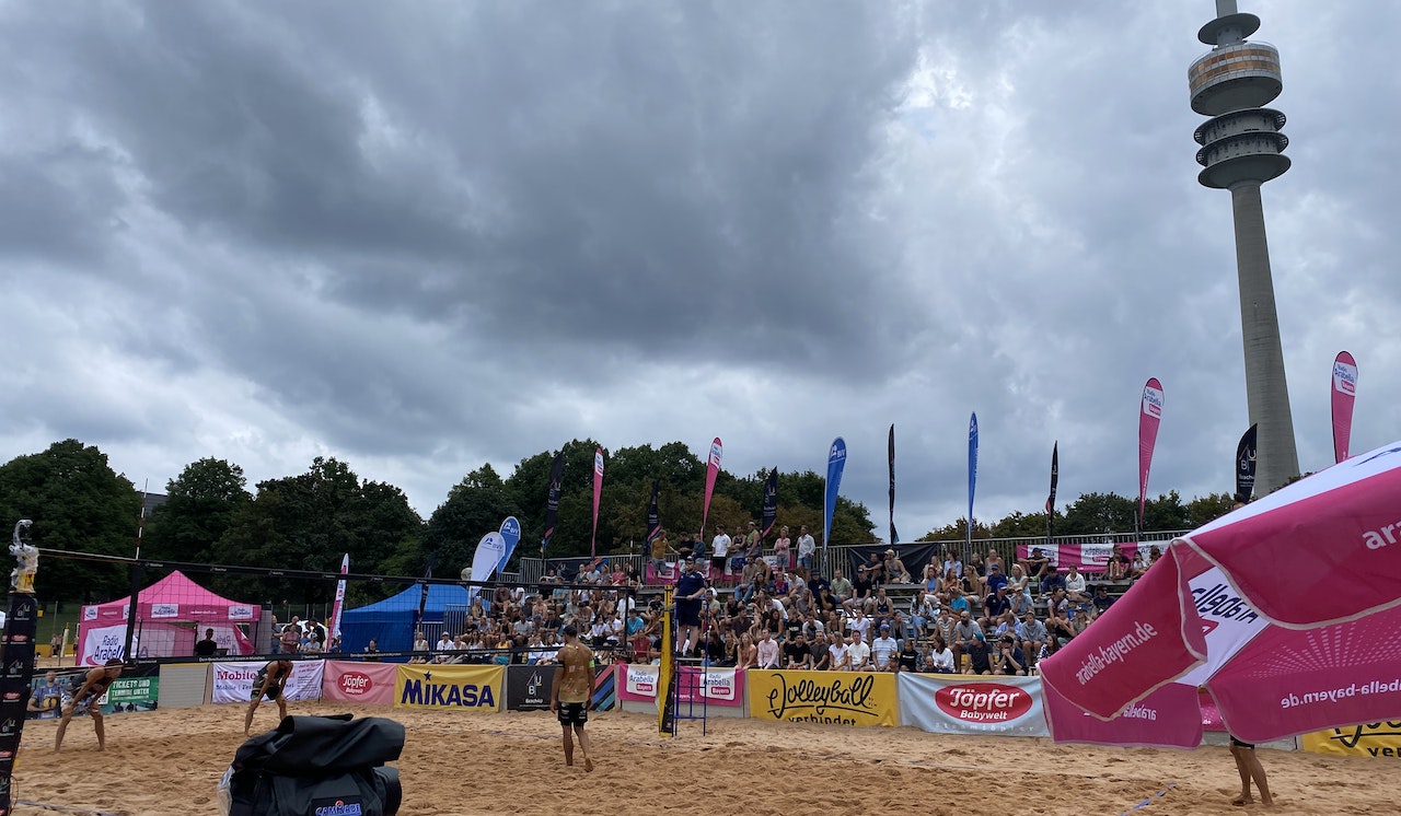 Würdiger Abschluss der Arabella Bayern Beachvolleyball Tour 2023 trotz widrigem Wetter