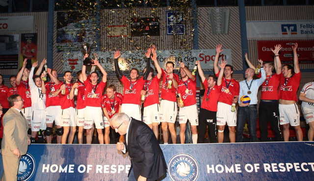 Fellbach erhält Meisterehrung, Bayer 04 und Solingen holen Titel