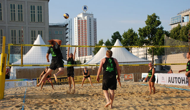 Beachvolleyball für Jedermann vom 06. bis 11. Juli auf dem Leipziger Augustusplatz mitten in der City!