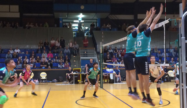 Volleyball mit Herz für´s Auge