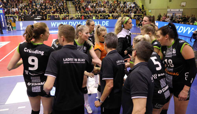Ladies in Black haben nacheinander Schwerin und Berlin zu Gast