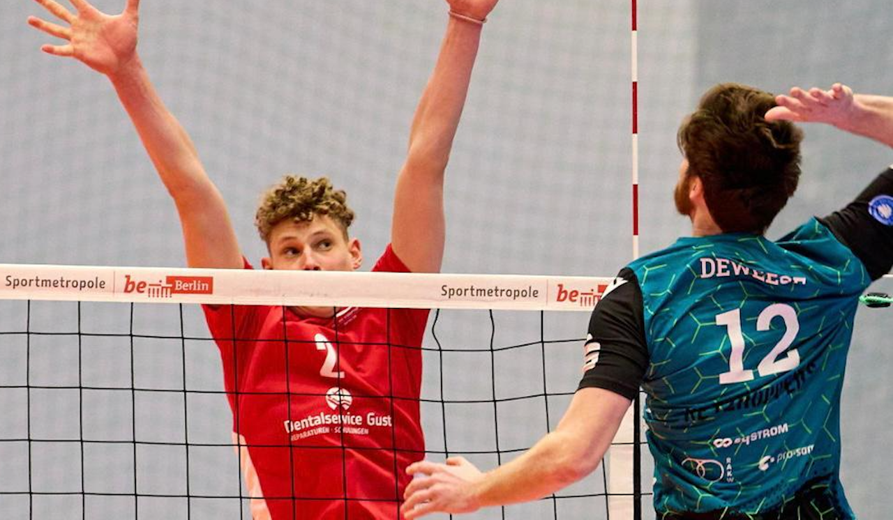 DSHS Snowtrex gewinnt zum Saisonauftakt Fünf-Satz-Krimi gegen den RC Sorpesee