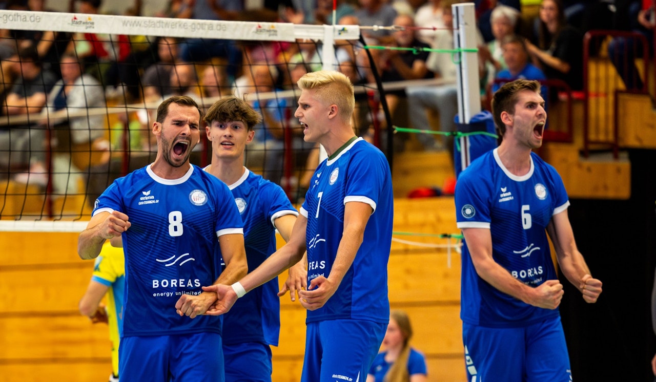 Clevere Blue Volleys siegen in Dresden