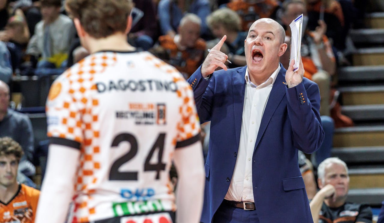 Duell der Finalisten in Runde eins