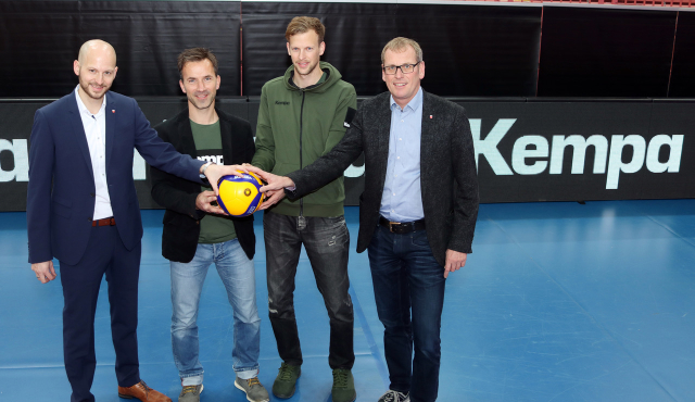 KEMPA und MICKI SPORT sorgen für einen professionellen Auftritt beim TVR