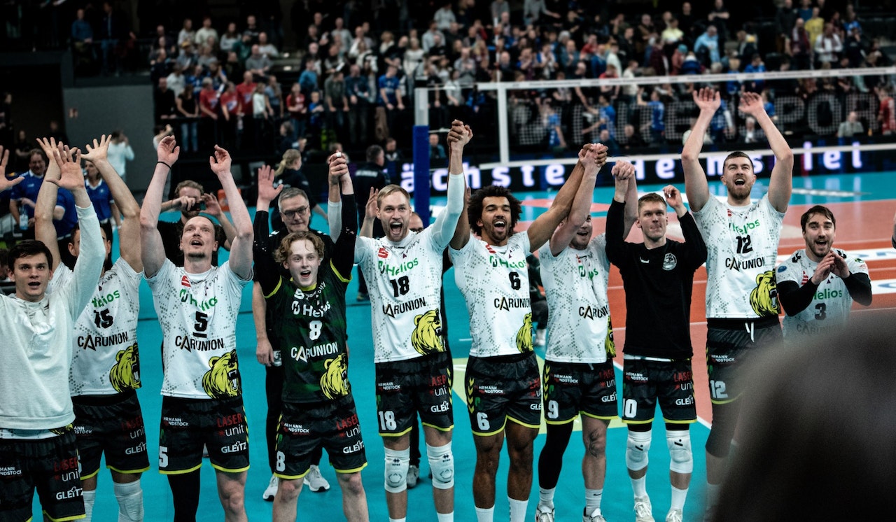 Volleyball-Feuerwerk zum Jahresabschluss