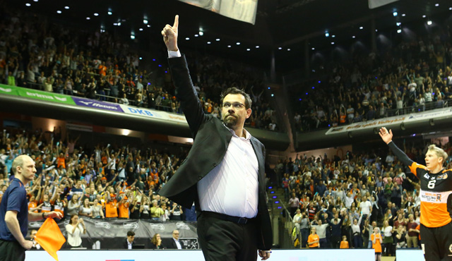Vertragsverlängerung! Enard bis 2022