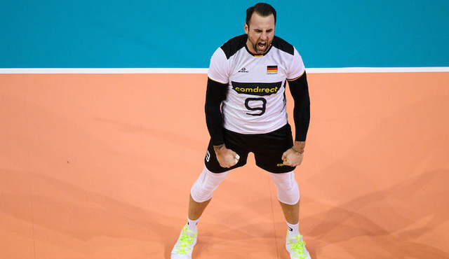 Georg Grozer als erster – Hero –