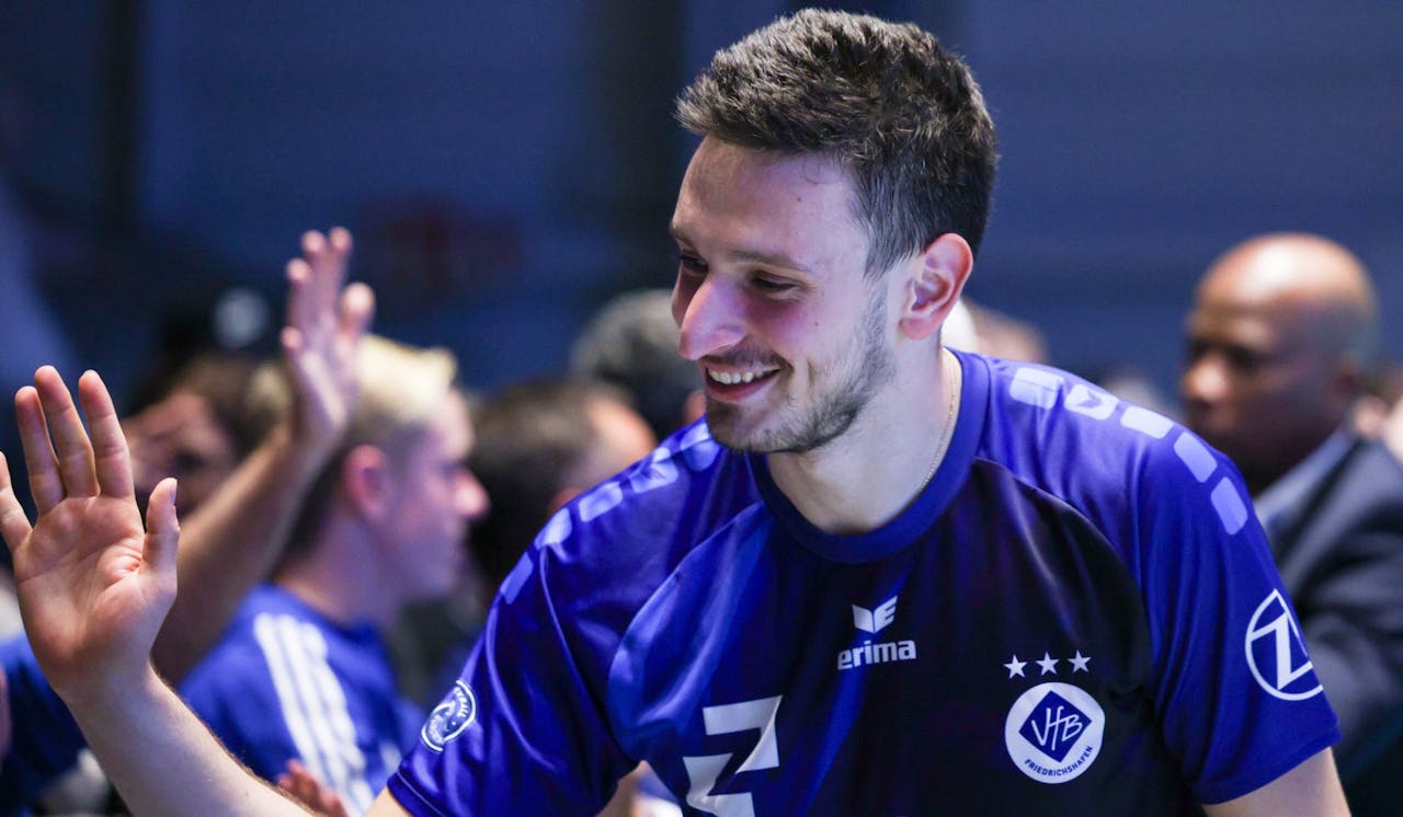 Aleksa Batak bleibt beim VfB
