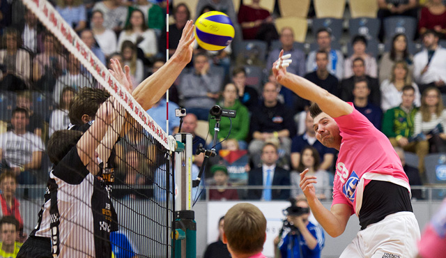Duell der Giganten geht in zweite Runde
