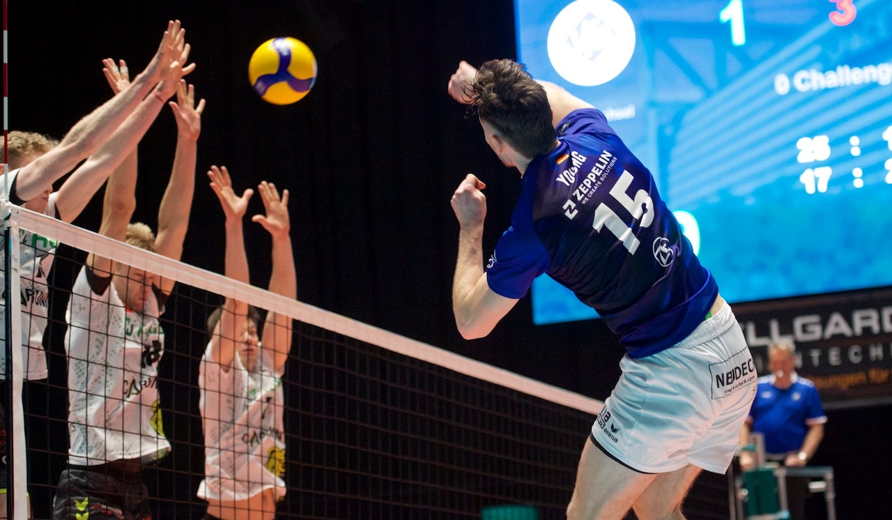 Friedrichshafen gewinnt Spitzenspiel