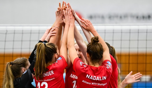 Volleyballerinnen auf Klettertour