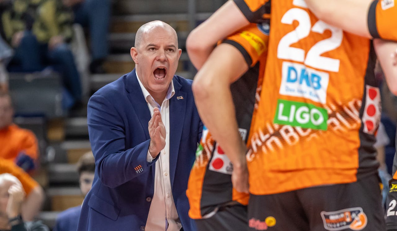 Halbfinalstart: Druck und Spannung steigen