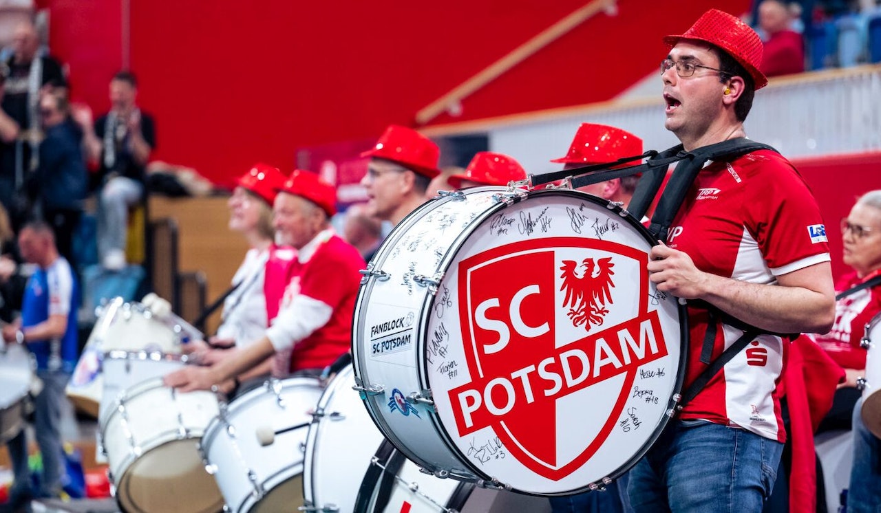 Kader komplett, Saisonkarten heiß begehrt