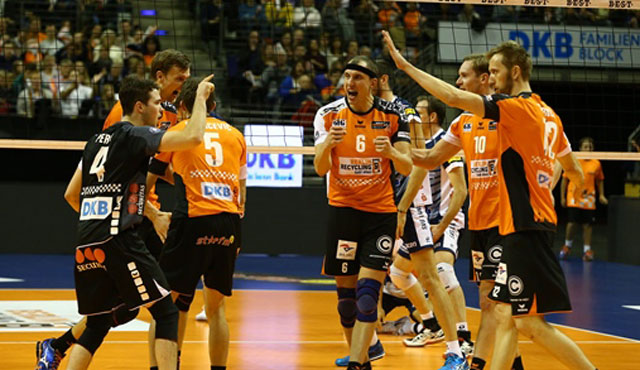 Erfolgreicher Auftakt im Volleyballtempel