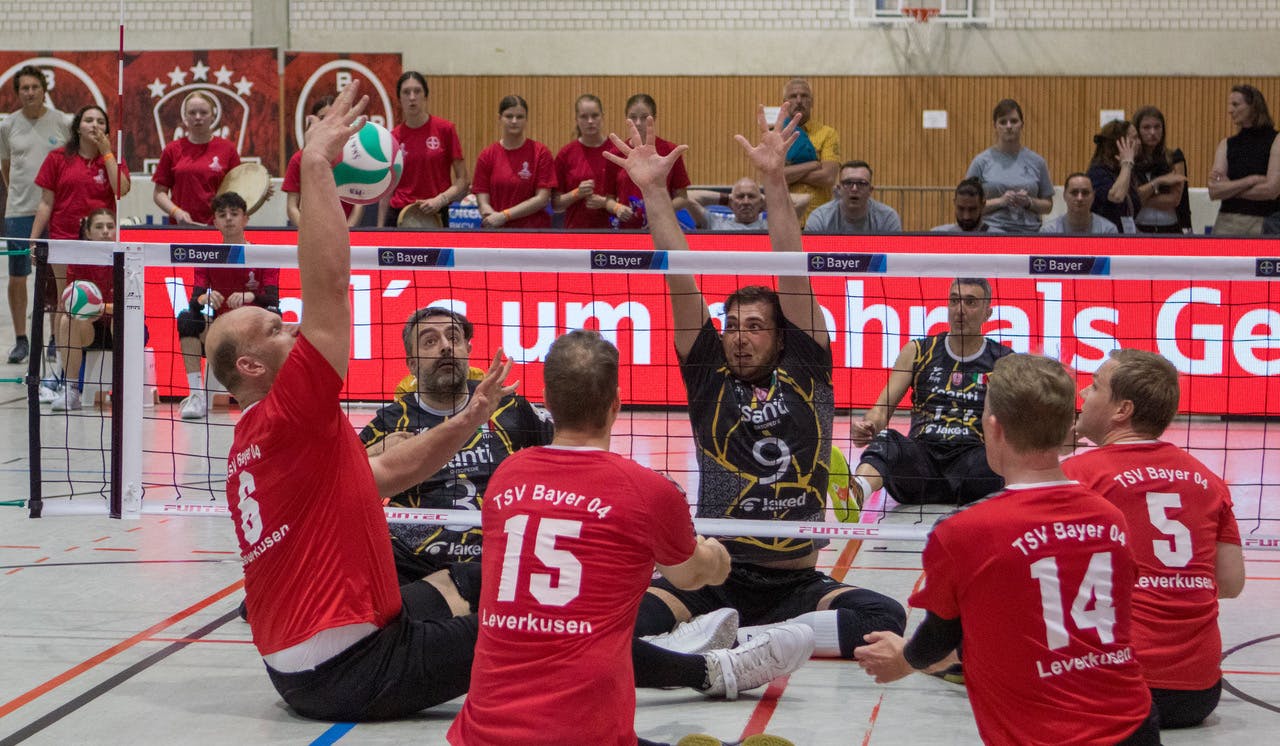 Bayer-Sitzvolleyballer spielen in Neapel um den Champions Cup
