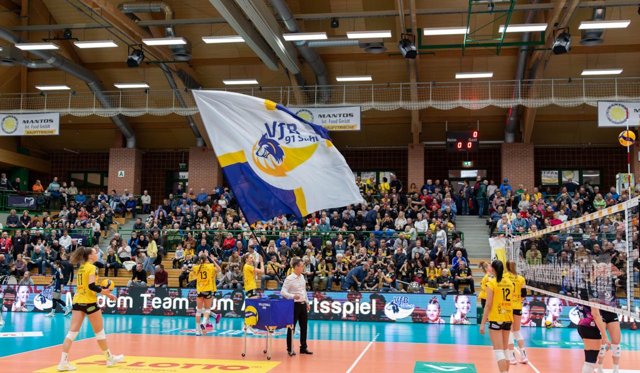 Fans sehen Derbysieg & Megawurf ins Glück