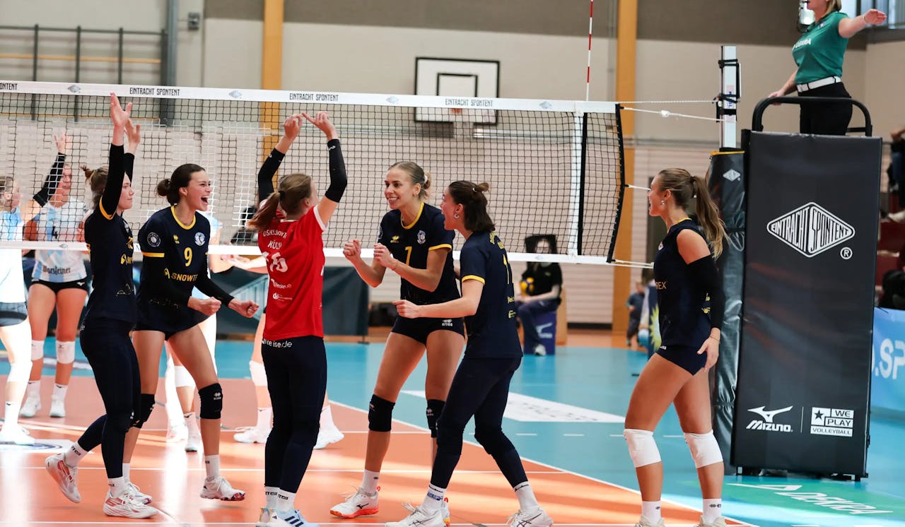 Nervenstark zum Derbysieg – DSHS SnowTrex Köln gewinnt 3:1 in Düsseldorf