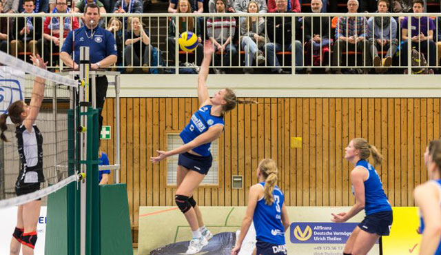 Silke Schrieverhoff übergibt bei DSHS SnowTrex Köln an Lena Fenten