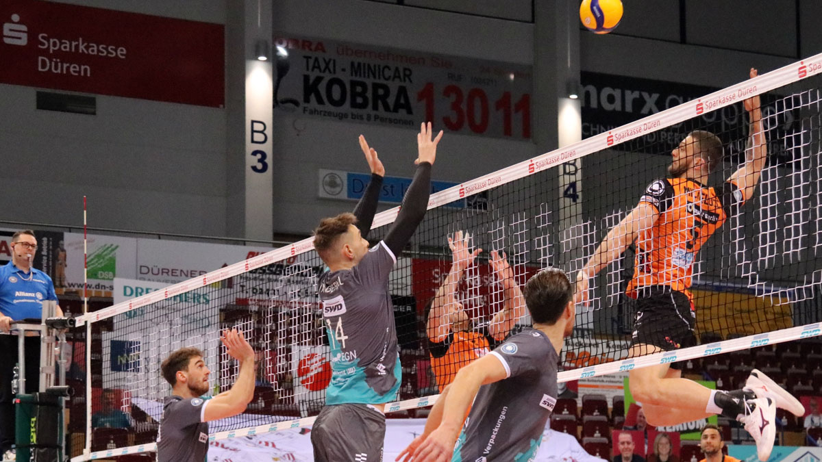 Düren dominiert in Spiel eins