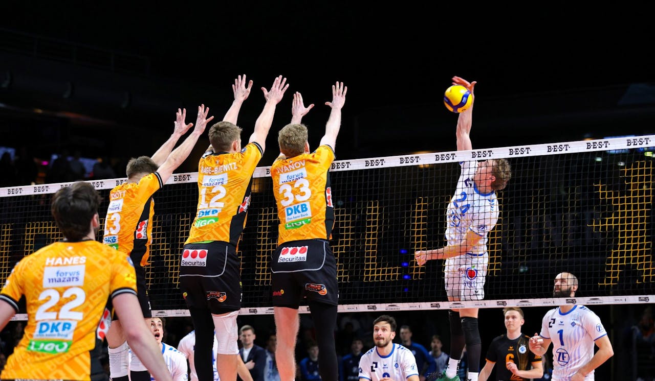 Mit dem Matchball in der Hand an den See
