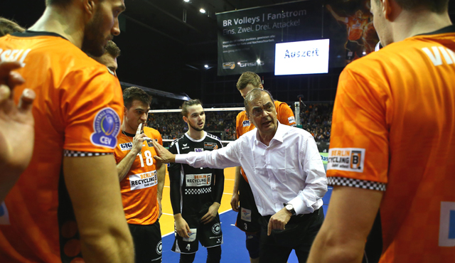 Mit neuem Trainer gegen die „Newniteds“