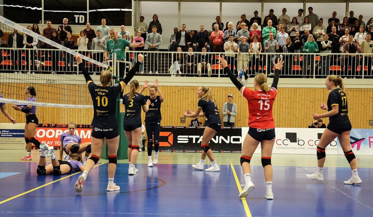DSHS SnowTrex Köln gewinnt Heimspielauftakt gegen Allbau Volleys Essen