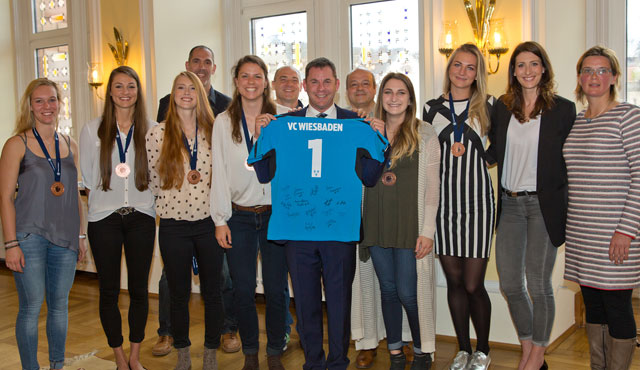 Empfang im Rathaus: Oberbürgermeister Sven Gerich gratuliert VCW zu erfolgreicher Saison