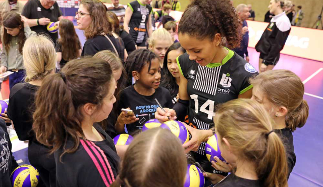 NaWaRo Straubing zu Gast bei den Ladies in Black