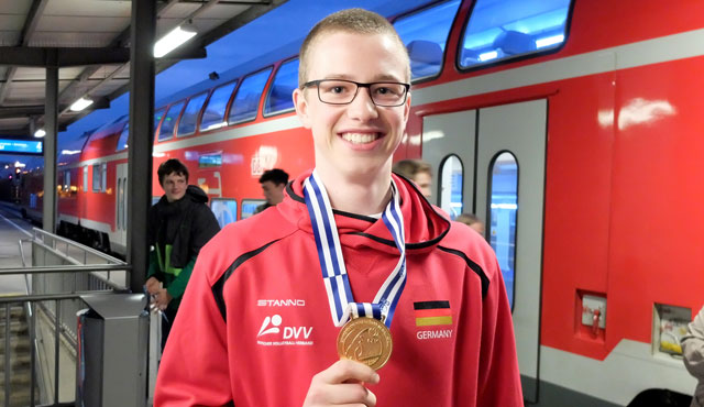 U18-Volleyball-EM: Volley YoungStar kommt mit Gold nach Hause / Großer Bahnhof für Tobias Hosch
