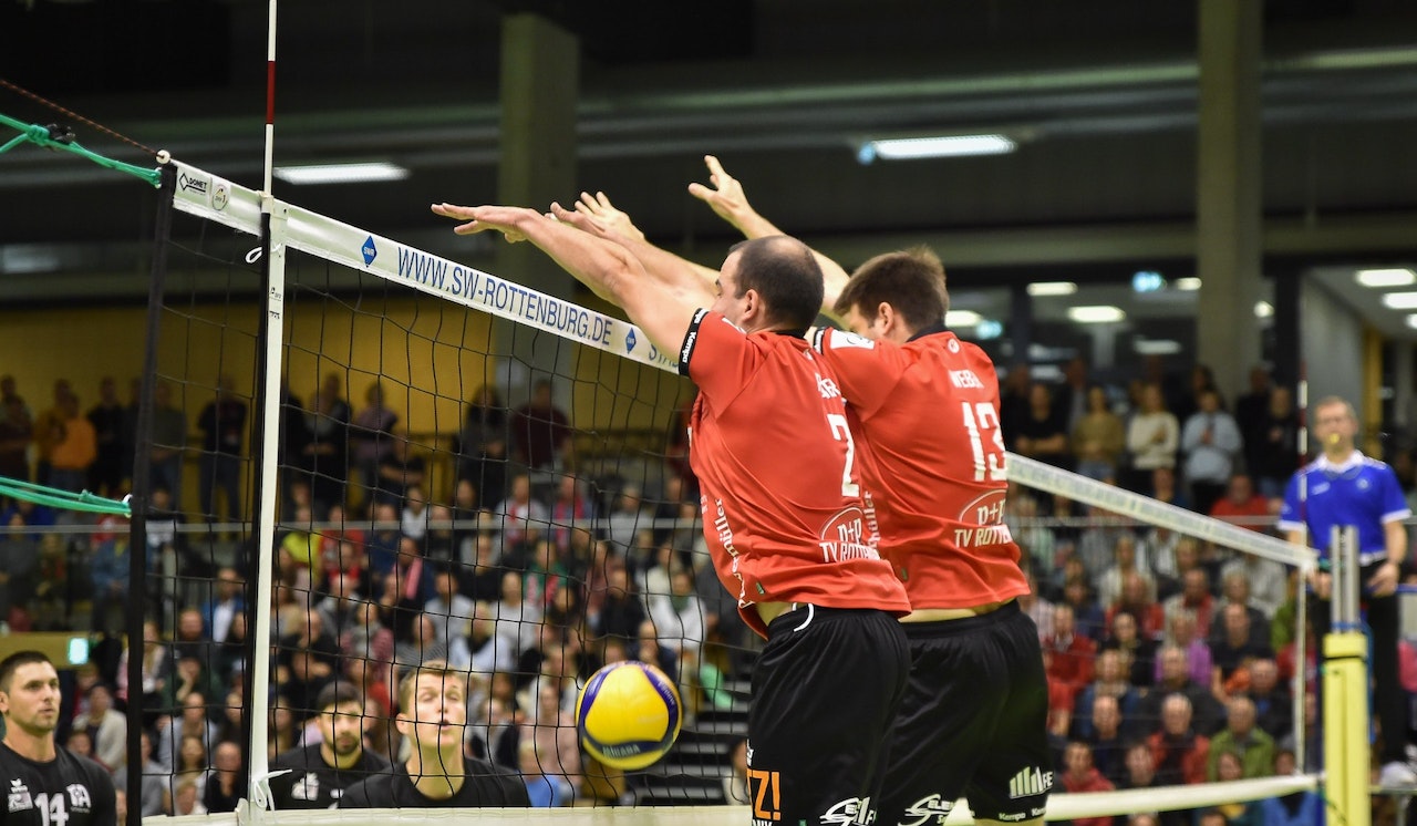 Derbyniederlage zum Auftakt
