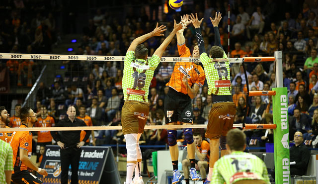 BR Volleys beißen sich zum erfolgreichen Heimauftakt