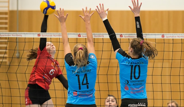 Löwinnen feiern ersten Heimsieg
