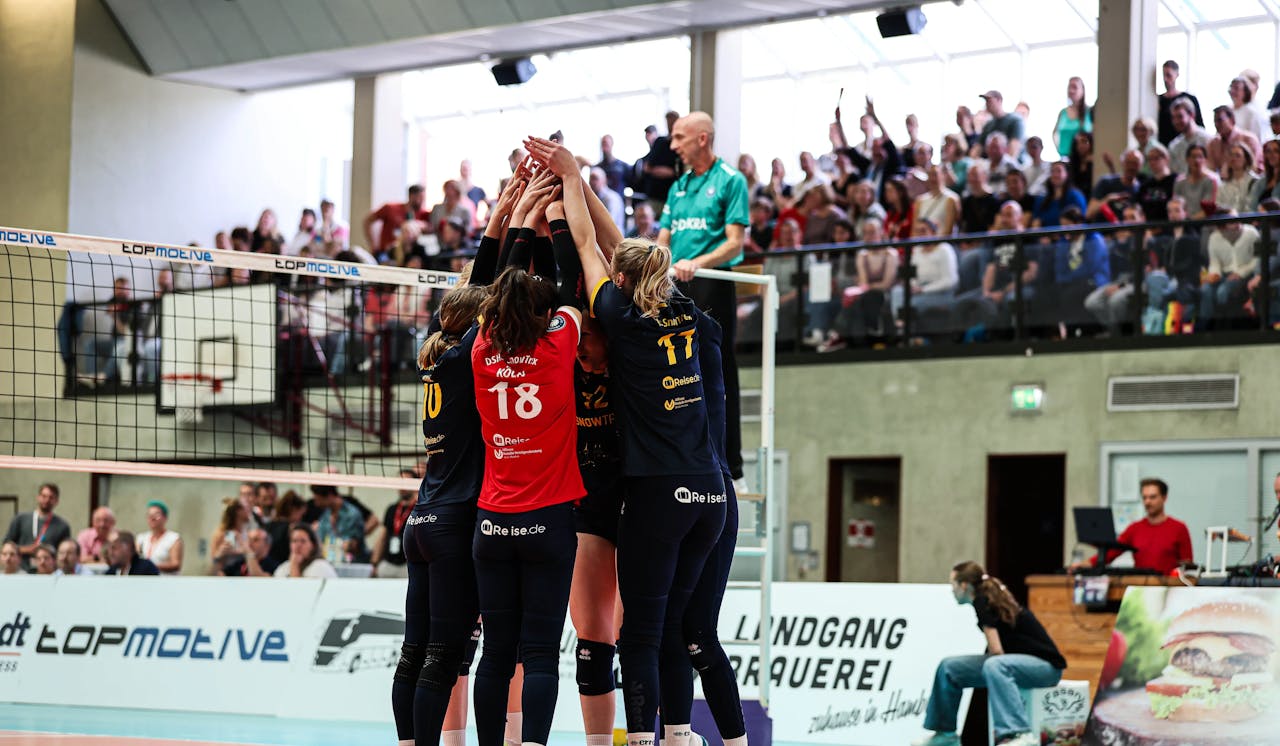 Saisonfinale geglückt – DSHS SnowTrex Köln jubelt nach 3:1-Sieg in Hamburg
