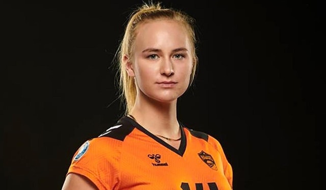 Julia Brown kommt für den Außenangriff