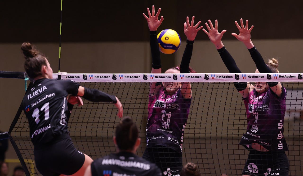 Aachen beim wichtigen Duell in Erfurt