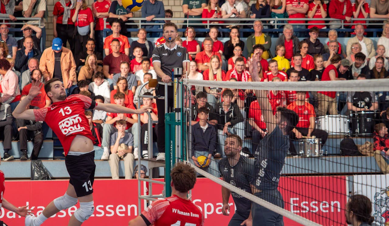 Zur Premiere das Finale der letzten Saison