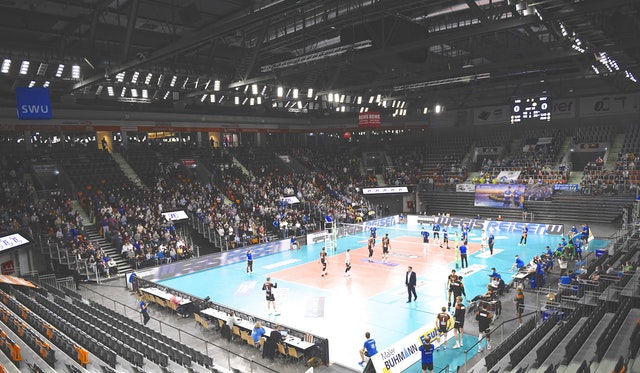 Zuschauer zurück in der Arena