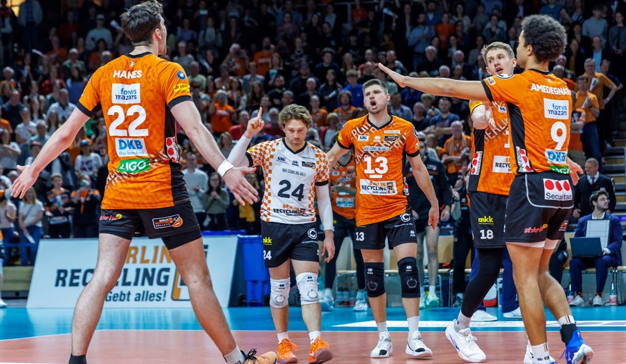 In neun Sätzen ins Playoff-Finale