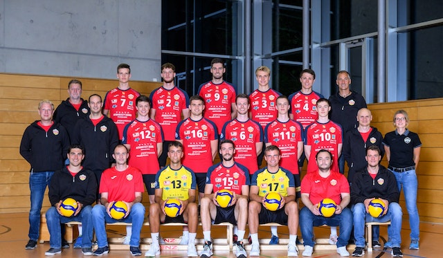 Titelverteidiger startet mit Doppelpack