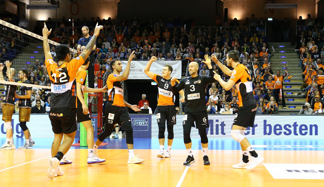 Erstmals Grund zum Jubeln
im Volleyballtempel