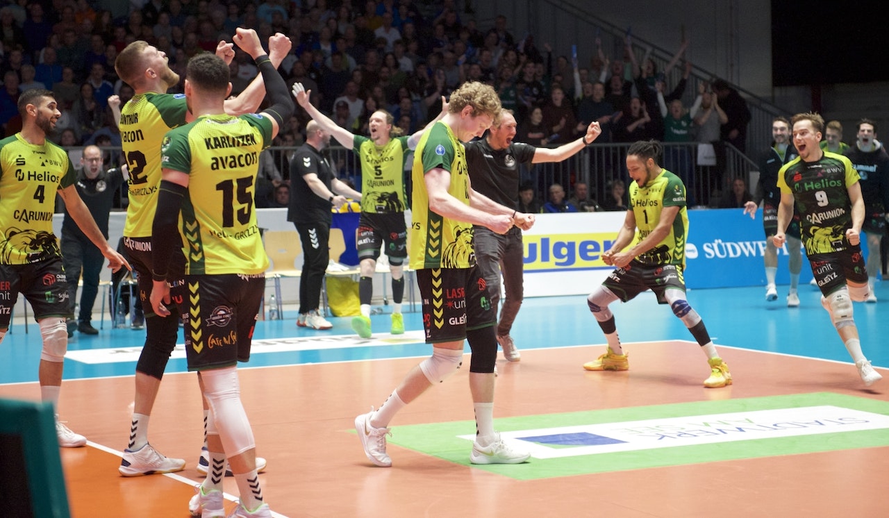 Historisch: GRIZZLYS besiegen die Häfler