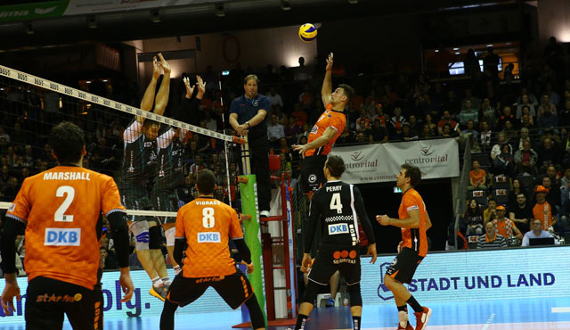 Verfolgerduell im Volleyballtempel