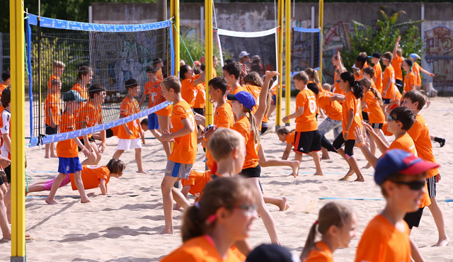 Aufschlag zur Trinkpause – Berliner Wasserbetriebe unterstützen SCC JUNIORS
